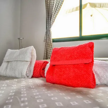 Apt With Sea View And Large Swimming Pool Apartment *