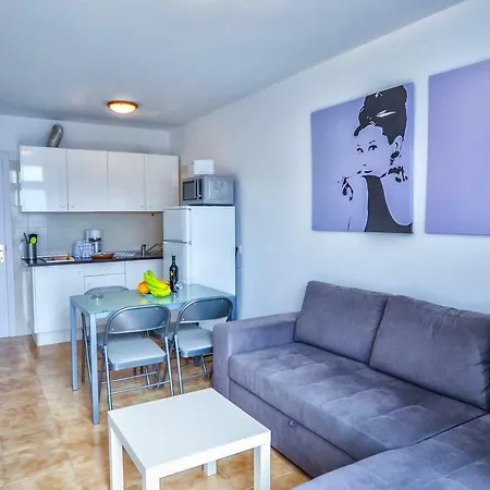 Apt With Sea View And Large Swimming Pool Daire